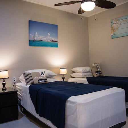 The Pier Beach Inn & Suites Willemstad Extérieur photo