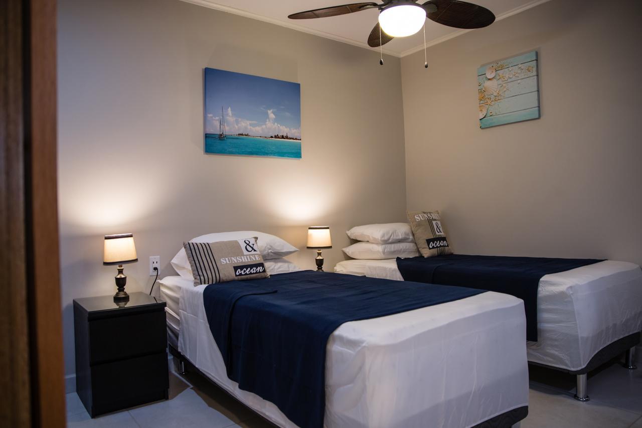 The Pier Beach Inn & Suites Willemstad Extérieur photo
