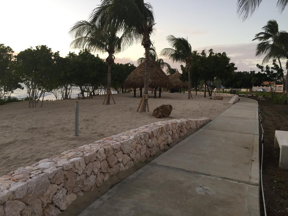 The Pier Beach Inn & Suites Willemstad Extérieur photo