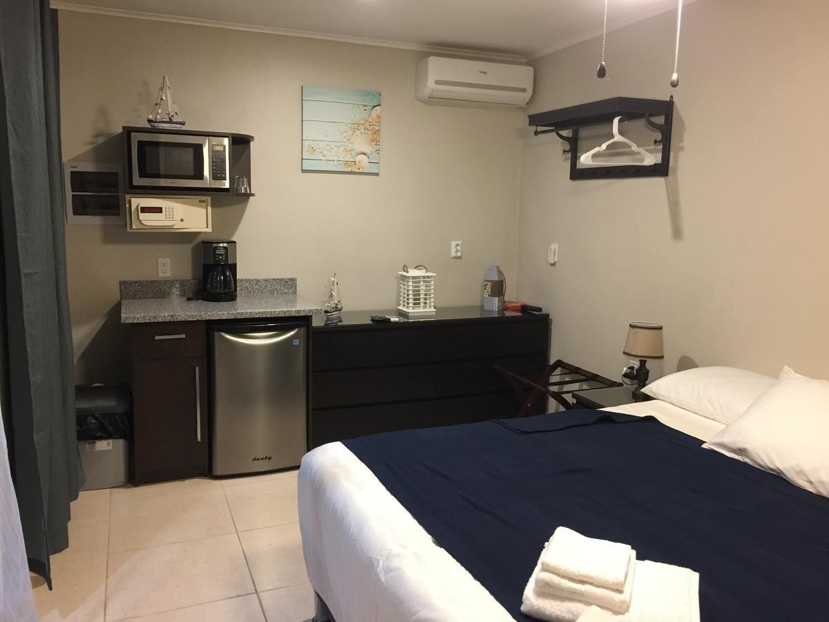 The Pier Beach Inn & Suites Willemstad Extérieur photo