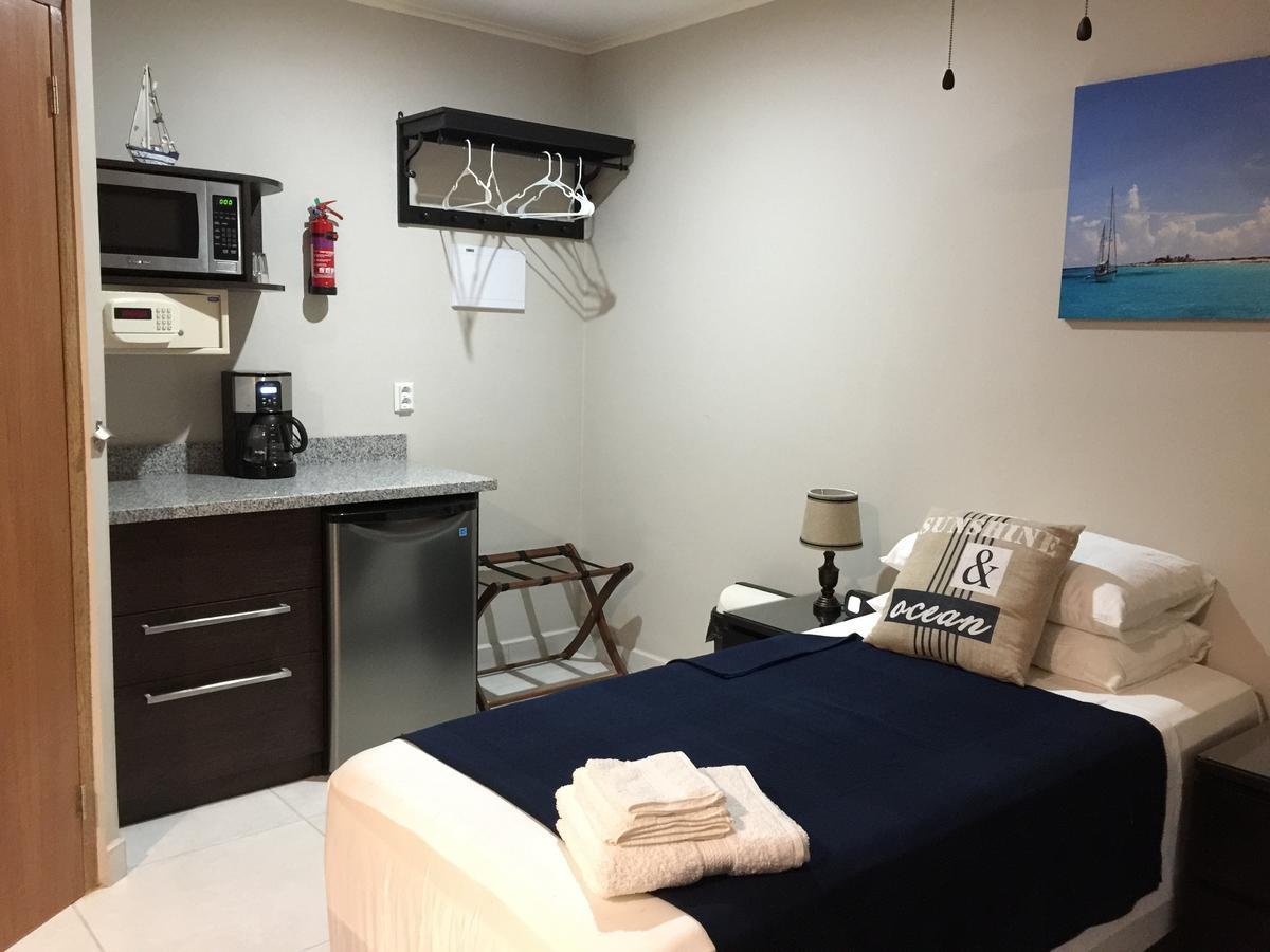 The Pier Beach Inn & Suites Willemstad Extérieur photo