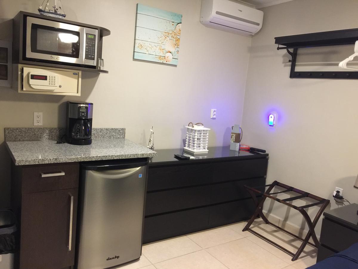 The Pier Beach Inn & Suites Willemstad Extérieur photo