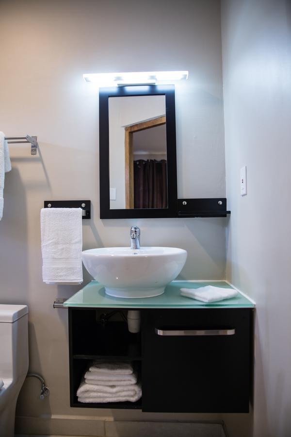 The Pier Beach Inn & Suites Willemstad Extérieur photo