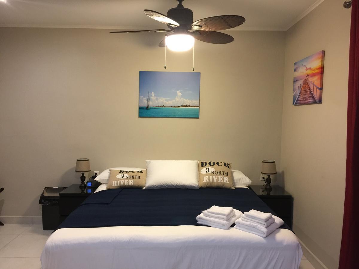 The Pier Beach Inn & Suites Willemstad Extérieur photo