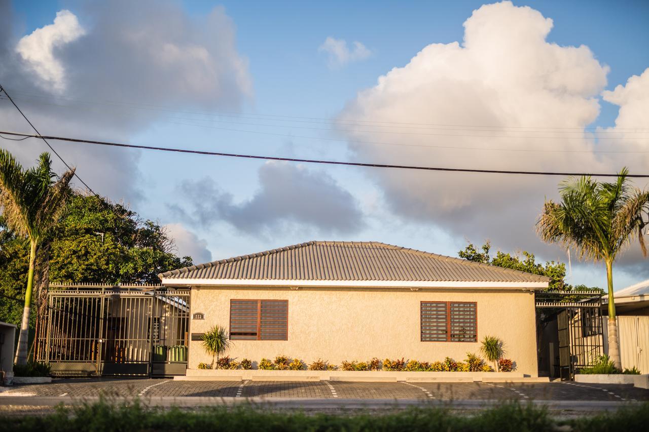 The Pier Beach Inn & Suites Willemstad Extérieur photo